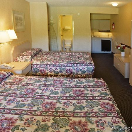 Americas Best Value Inn - Чесапік Номер фото