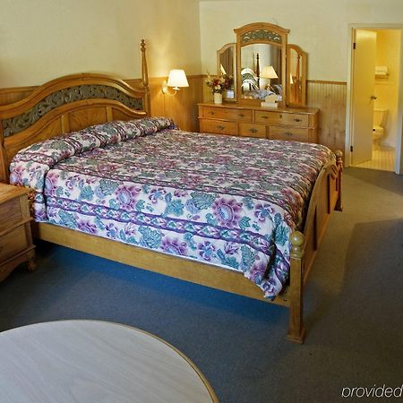 Americas Best Value Inn - Чесапік Номер фото