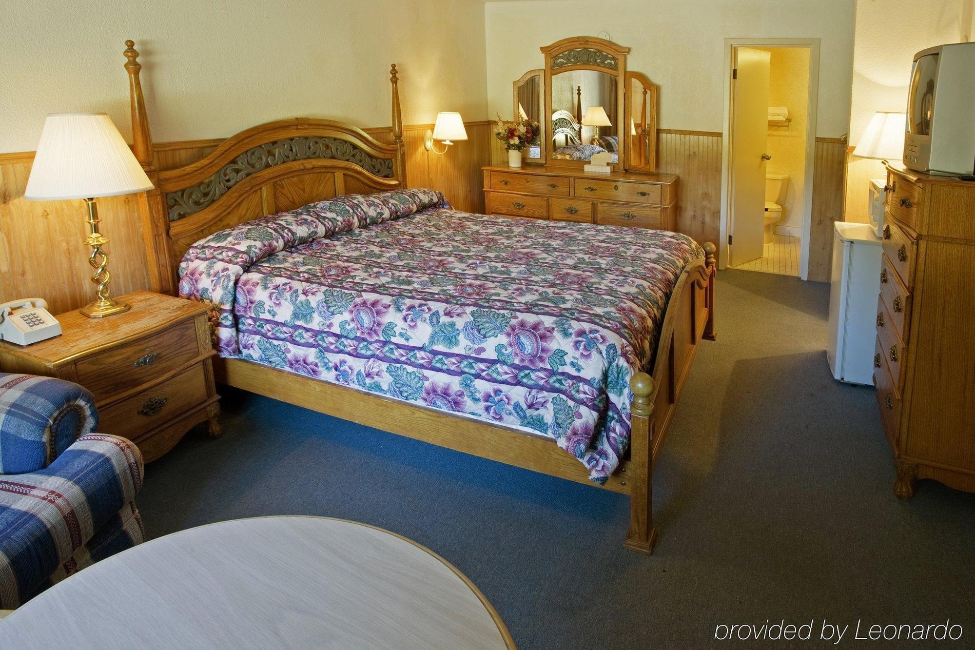 Americas Best Value Inn - Чесапік Номер фото